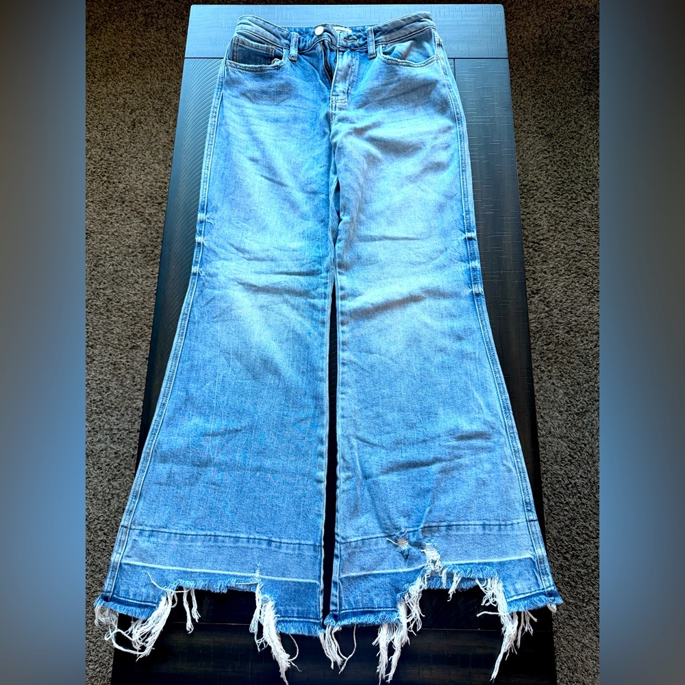 Flying Monkey Women’s cropped Jean size 27x30. Never worn